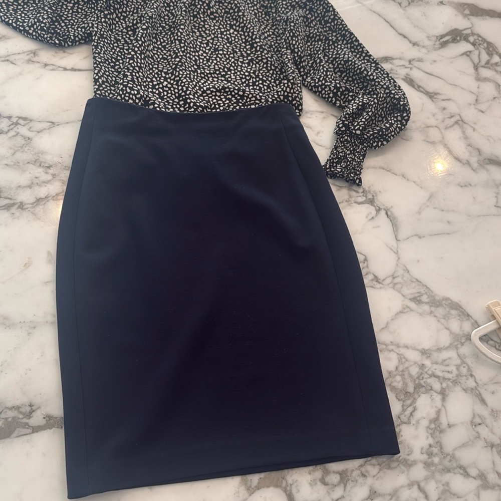 Diane Von Furstenberg NWT navy straight skirt sz 8 “Panel Marta”